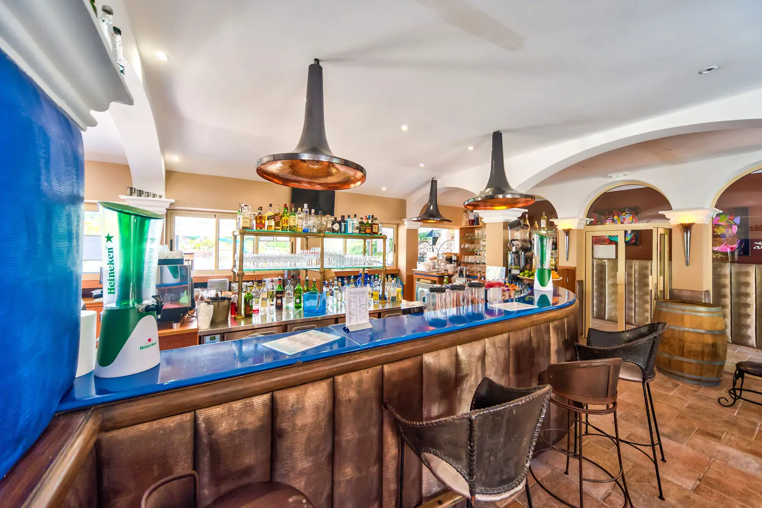 Bar Les Suds – toonbank van blauwe lavasteen