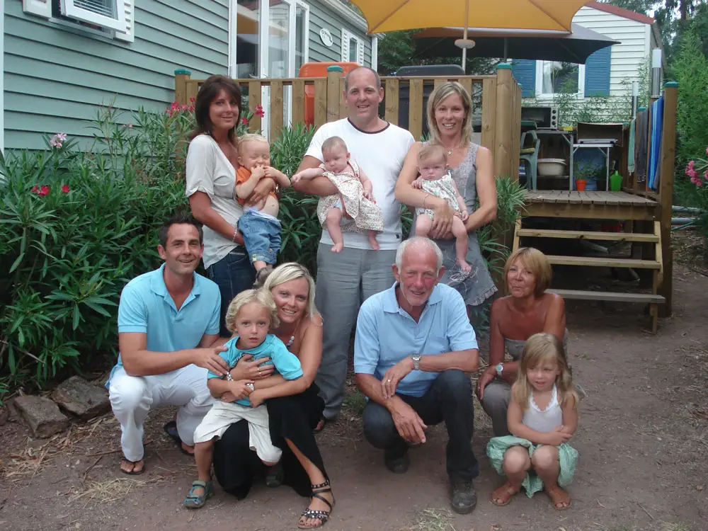 Drie generaties van de familie Delmer op vakantie bij Esterel Caravaning, trouwe gasten sinds 1978