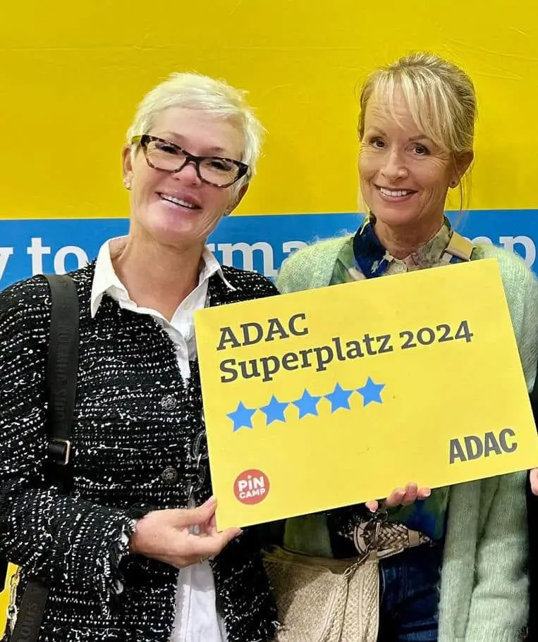 Aurore en Sabine van Esterel Caravaning, winnaars van het label ADAC Superplatz 2024 vijf sterren