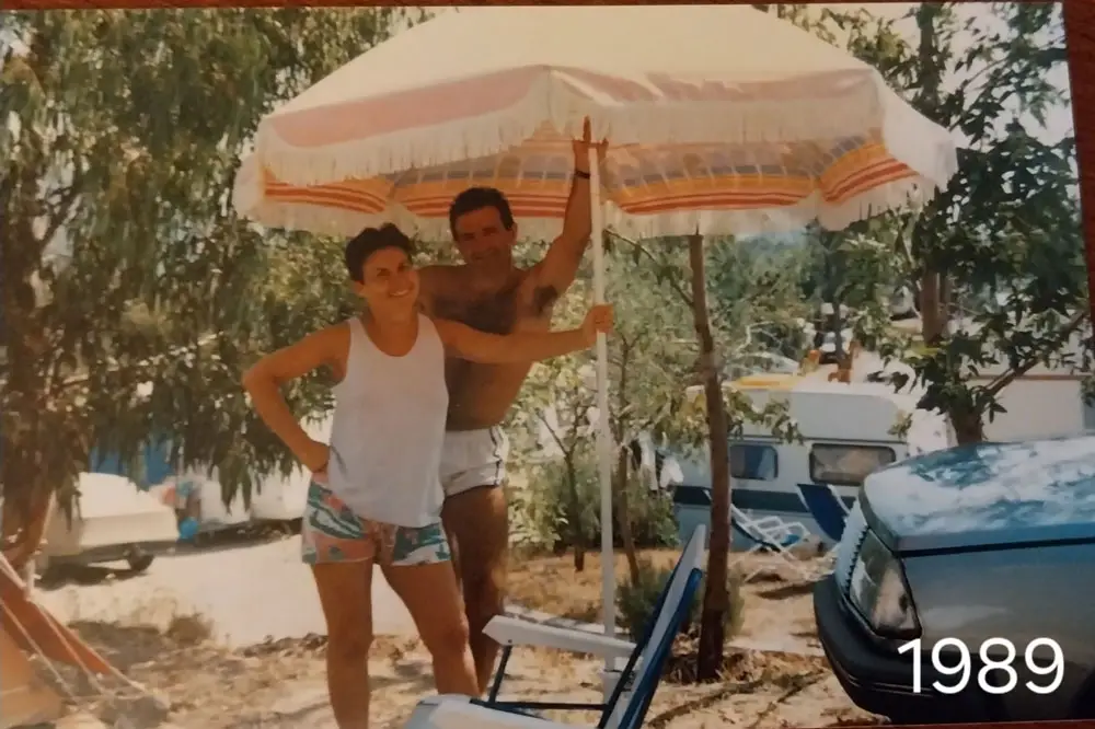Corinne en René Bertrand op hun standplaats in 1989 – Esterel Caravaning