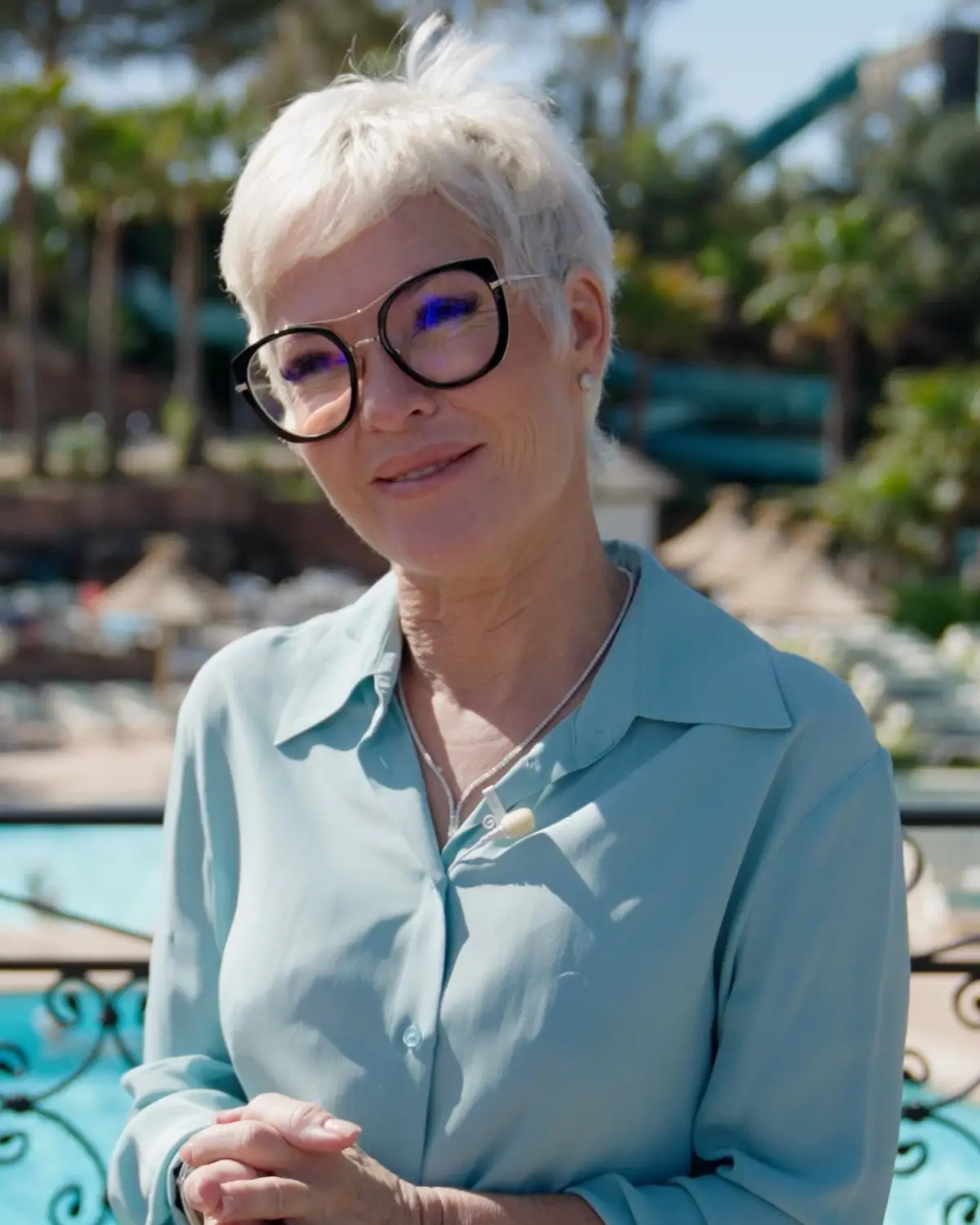 Portret van Aurore Laroche, directeur van Esterel Caravaning, voor het waterpark